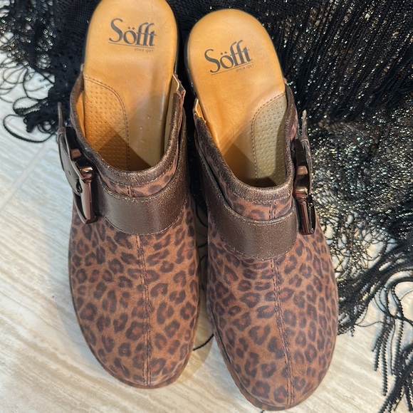 Never worn women’s Sofft choc leopard clog - Picture 4 of 15